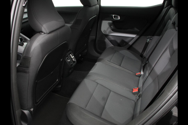 Polestar 2 Long Range Dual Motor 408pk Launch Edition 78kWh Climate control Cruise control Panoramadak Parkeersensoren + Camera Voorstoelen verwarmd Apple Carplay/ Android Auto