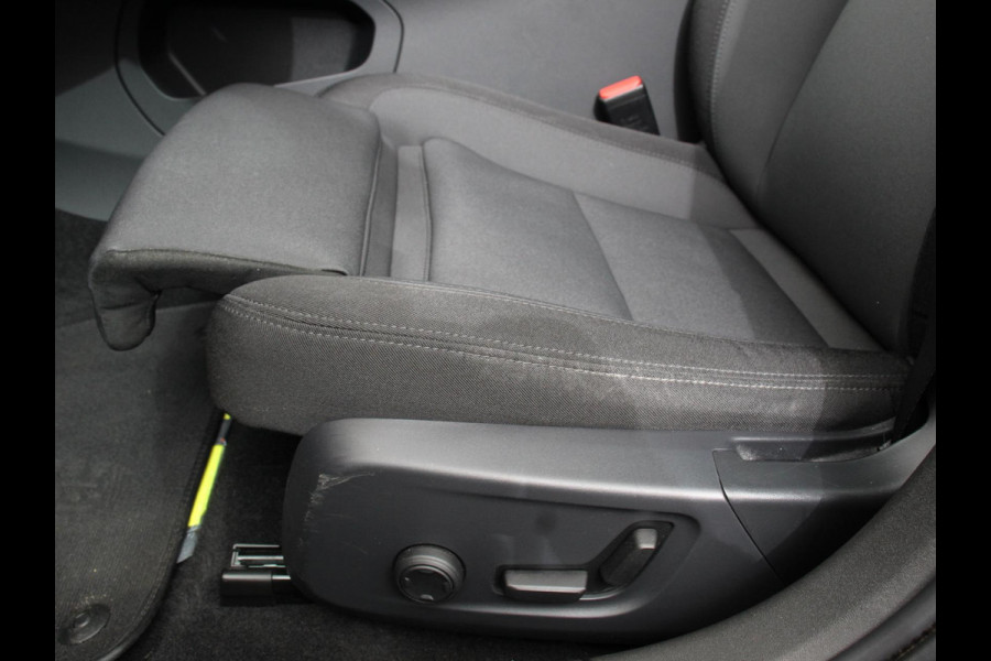 Polestar 2 Long Range Dual Motor 408pk Launch Edition 78kWh Climate control Cruise control Panoramadak Parkeersensoren + Camera Voorstoelen verwarmd Apple Carplay/ Android Auto