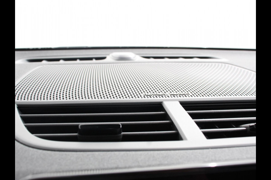 Polestar 2 Long Range Dual Motor 408pk Launch Edition 78kWh Climate control Cruise control Panoramadak Parkeersensoren + Camera Voorstoelen verwarmd Apple Carplay/ Android Auto