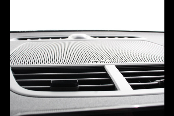 Polestar 2 Long Range Dual Motor 408pk Launch Edition 78kWh Climate control Cruise control Panoramadak Parkeersensoren + Camera Voorstoelen verwarmd Apple Carplay/ Android Auto