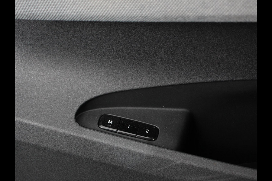 Polestar 2 Long Range Dual Motor 408pk Launch Edition 78kWh Climate control Cruise control Panoramadak Parkeersensoren + Camera Voorstoelen verwarmd Apple Carplay/ Android Auto