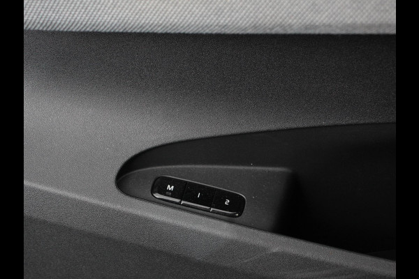 Polestar 2 Long Range Dual Motor 408pk Launch Edition 78kWh Climate control Cruise control Panoramadak Parkeersensoren + Camera Voorstoelen verwarmd Apple Carplay/ Android Auto