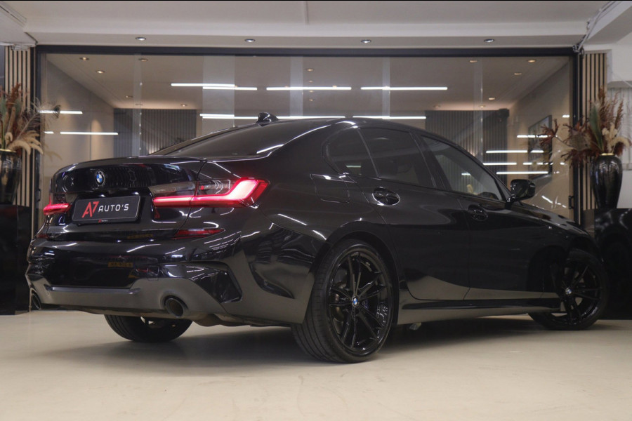 BMW 3-serie 330i High Executive PANO/CARPLAY/SFEER/HK/HUD/VOL