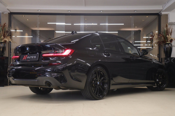 BMW 3-serie 330i High Executive PANO/CARPLAY/SFEER/HK/HUD/VOL