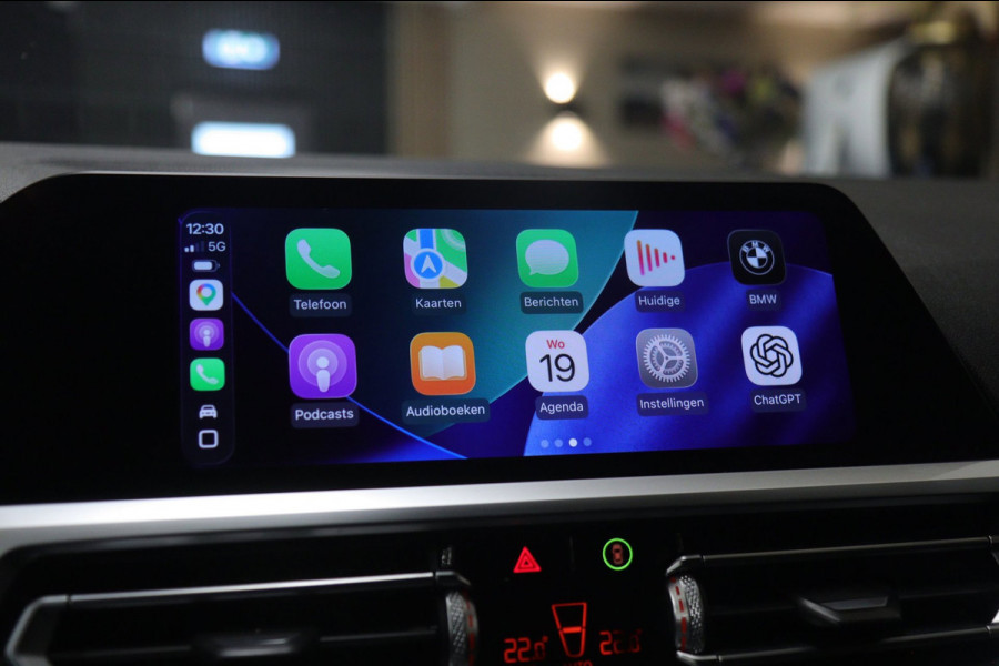 BMW 3-serie 330i High Executive PANO/CARPLAY/SFEER/HK/HUD/VOL