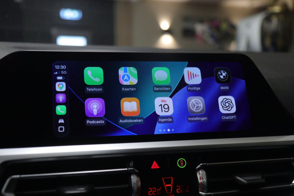 BMW 3-serie 330i High Executive PANO/CARPLAY/SFEER/HK/HUD/VOL