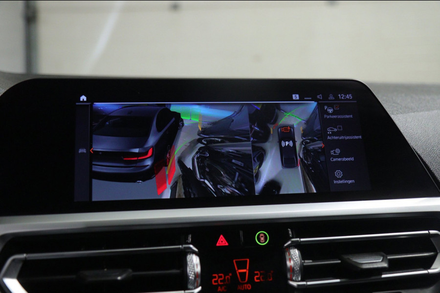 BMW 3-serie 330i High Executive PANO/CARPLAY/SFEER/HK/HUD/VOL