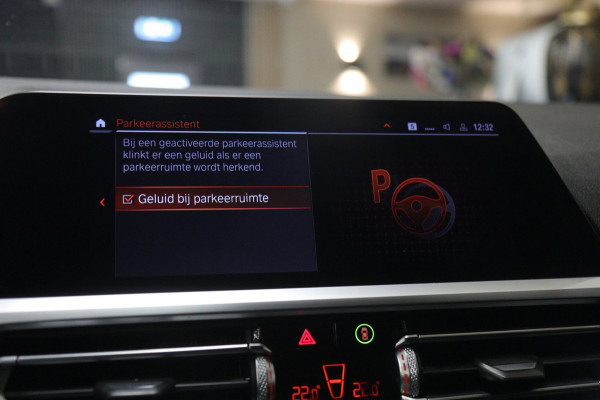 BMW 3-serie 330i High Executive PANO/CARPLAY/SFEER/HK/HUD/VOL
