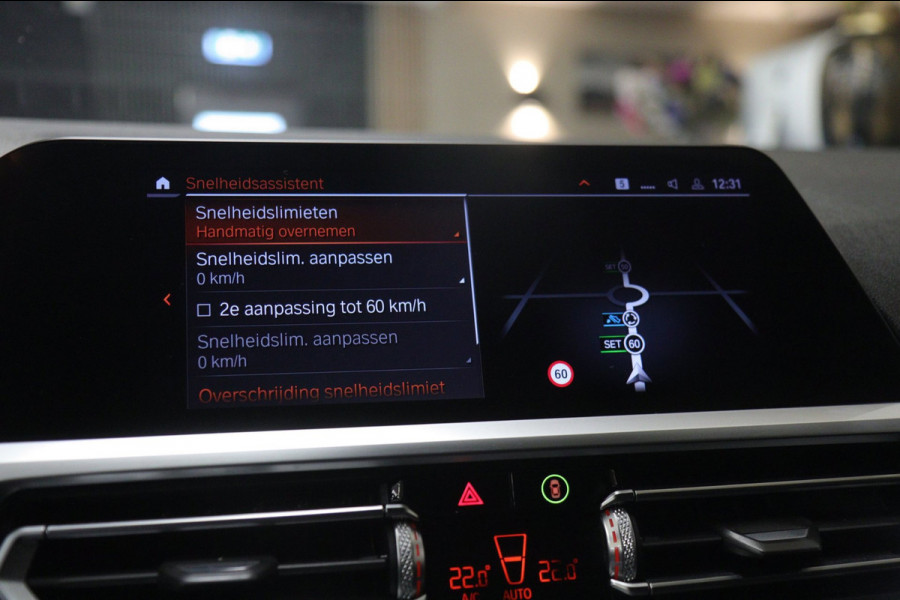 BMW 3-serie 330i High Executive PANO/CARPLAY/SFEER/HK/HUD/VOL