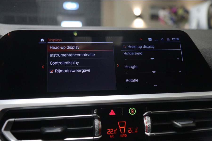 BMW 3-serie 330i High Executive PANO/CARPLAY/SFEER/HK/HUD/VOL
