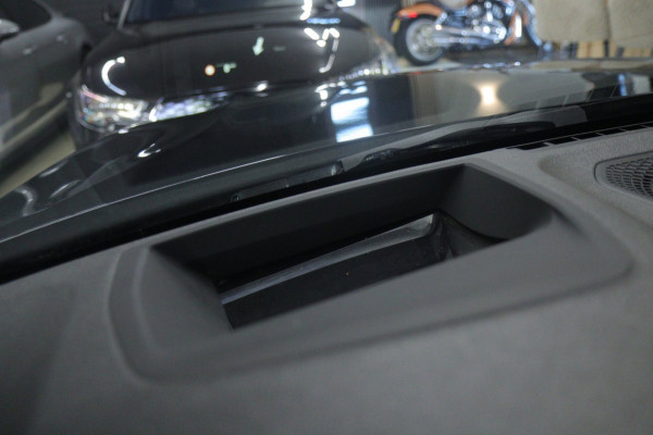 BMW 3-serie 330i High Executive PANO/CARPLAY/SFEER/HK/HUD/VOL