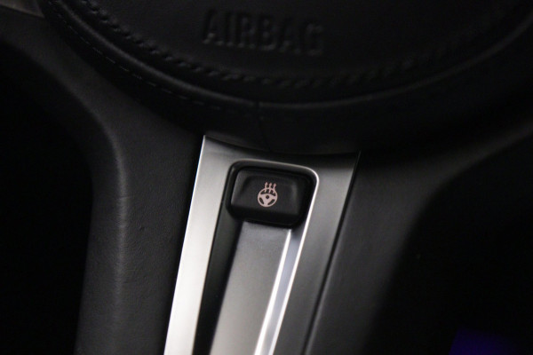 BMW 3-serie 330i High Executive PANO/CARPLAY/SFEER/HK/HUD/VOL