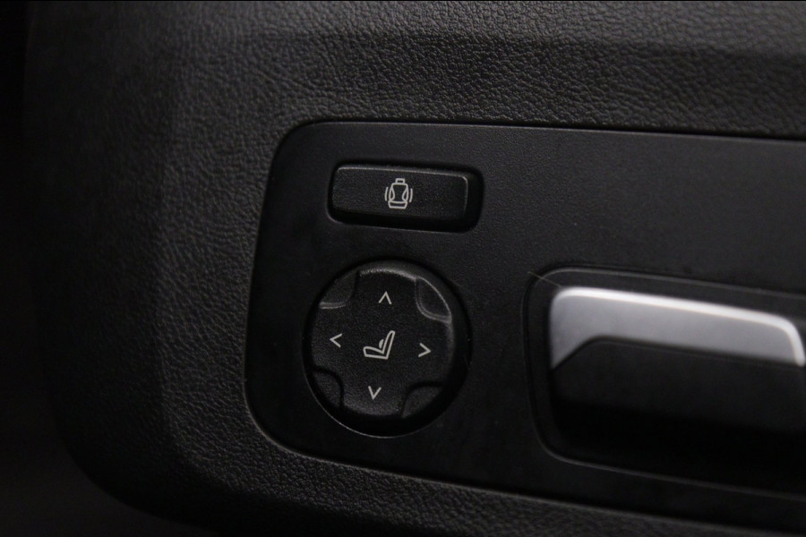 BMW 3-serie 330i High Executive PANO/CARPLAY/SFEER/HK/HUD/VOL