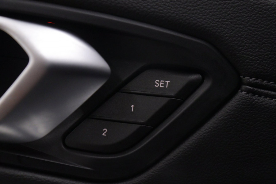 BMW 3-serie 330i High Executive PANO/CARPLAY/SFEER/HK/HUD/VOL