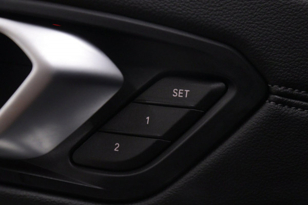 BMW 3-serie 330i High Executive PANO/CARPLAY/SFEER/HK/HUD/VOL