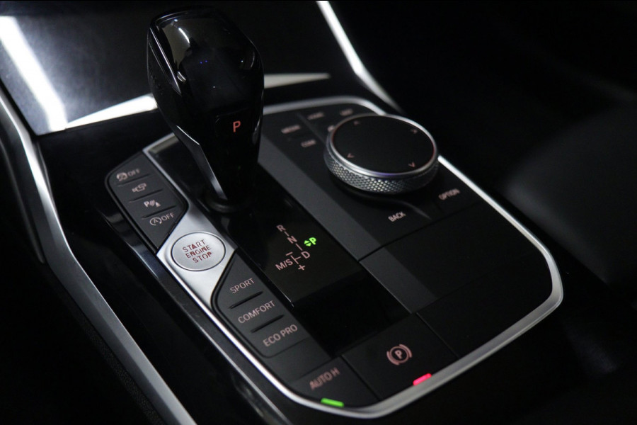 BMW 3-serie 330i High Executive PANO/CARPLAY/SFEER/HK/HUD/VOL