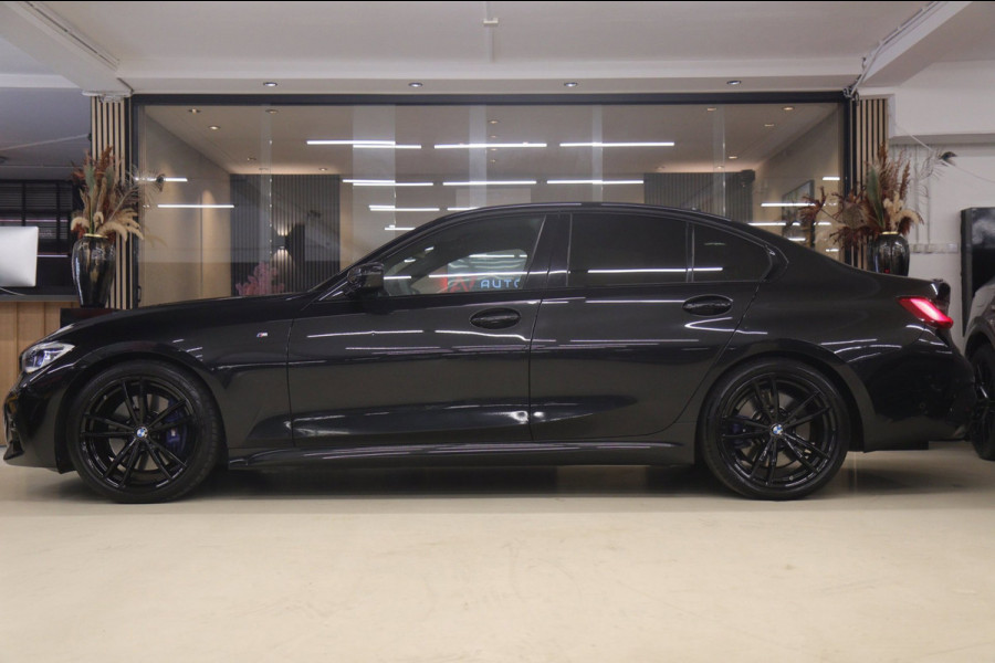 BMW 3-serie 330i High Executive PANO/CARPLAY/SFEER/HK/HUD/VOL