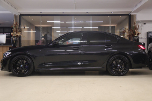 BMW 3-serie 330i High Executive PANO/CARPLAY/SFEER/HK/HUD/VOL