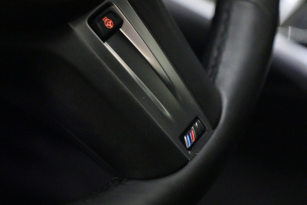BMW 3-serie 330i High Executive PANO/CARPLAY/SFEER/HK/HUD/VOL