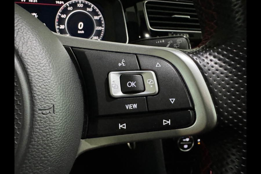 Volkswagen Golf 2.0 TSI GTI TCR Pano|ACC|BlindSpot|Camera|Lane Assist
