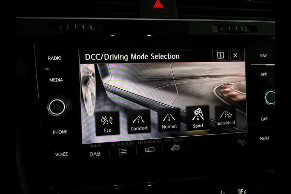 Volkswagen Golf 2.0 TSI GTI TCR Pano|ACC|BlindSpot|Camera|Lane Assist