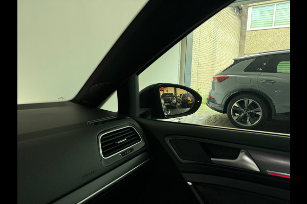 Volkswagen Golf 2.0 TSI GTI TCR Pano|ACC|BlindSpot|Camera|Lane Assist