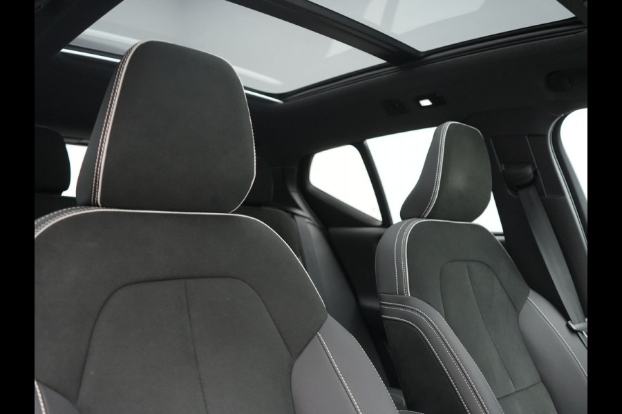 Volvo XC40 Recharge Ultimate 69 kWh 232pk Dealer O.H | Trekhaak Af Fabriek | Panodak | 360 Camera | Harman / Kardon | Adaptive Cruise | Alcantara Sportstoelen Memory & Verwarmd | Keyless | Apple Carplay | Pilot Assist | Google Assistant & Maps  Virtual | Navigatie | DAB | 19"L.M |