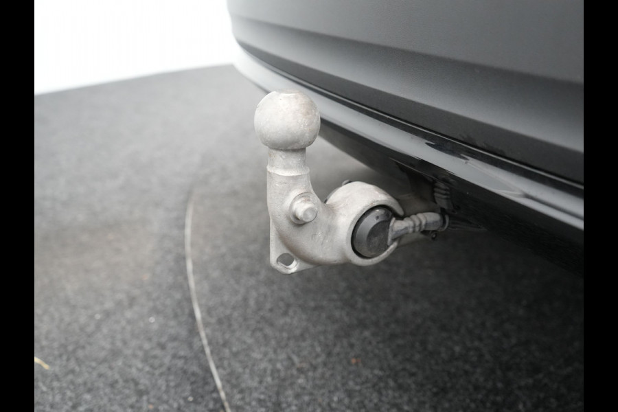 Volvo XC40 Recharge Ultimate 69 kWh 232pk Dealer O.H | Trekhaak Af Fabriek | Panodak | 360 Camera | Harman / Kardon | Adaptive Cruise | Alcantara Sportstoelen Memory & Verwarmd | Keyless | Apple Carplay | Pilot Assist | Google Assistant & Maps  Virtual | Navigatie | DAB | 19"L.M |