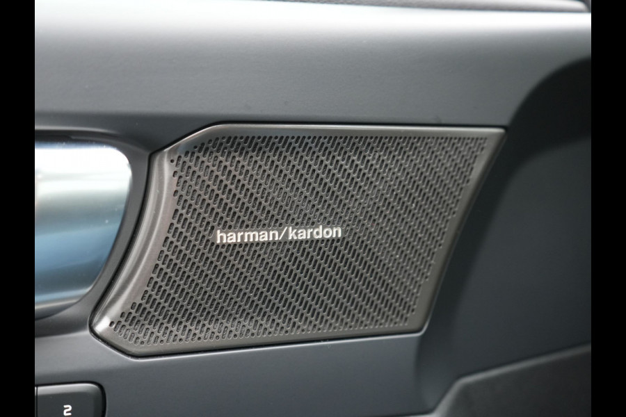 Volvo XC40 Recharge Ultimate 69 kWh 232pk Dealer O.H | Trekhaak Af Fabriek | Panodak | 360 Camera | Harman / Kardon | Adaptive Cruise | Alcantara Sportstoelen Memory & Verwarmd | Keyless | Apple Carplay | Pilot Assist | Google Assistant & Maps  Virtual | Navigatie | DAB | 19"L.M |