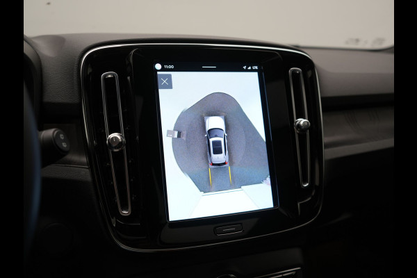 Volvo XC40 Recharge Ultimate 69 kWh 232pk Dealer O.H | Trekhaak Af Fabriek | Panodak | 360 Camera | Harman / Kardon | Adaptive Cruise | Alcantara Sportstoelen Memory & Verwarmd | Keyless | Apple Carplay | Pilot Assist | Google Assistant & Maps  Virtual | Navigatie | DAB | 19"L.M |