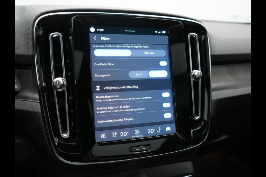 Volvo XC40 Recharge Ultimate 69 kWh 232pk Dealer O.H | Trekhaak Af Fabriek | Panodak | 360 Camera | Harman / Kardon | Adaptive Cruise | Alcantara Sportstoelen Memory & Verwarmd | Keyless | Apple Carplay | Pilot Assist | Google Assistant & Maps  Virtual | Navigatie | DAB | 19"L.M |