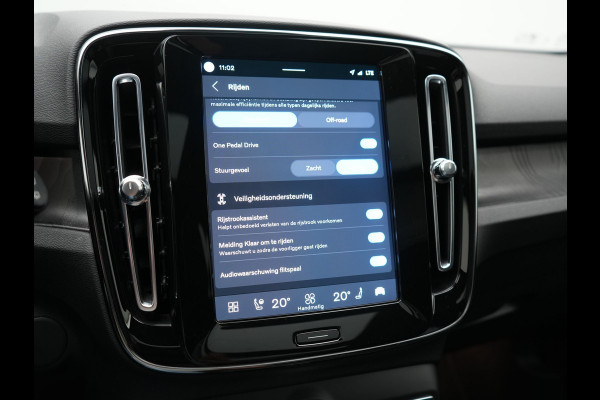 Volvo XC40 Recharge Ultimate 69 kWh 232pk Dealer O.H | Trekhaak Af Fabriek | Panodak | 360 Camera | Harman / Kardon | Adaptive Cruise | Alcantara Sportstoelen Memory & Verwarmd | Keyless | Apple Carplay | Pilot Assist | Google Assistant & Maps  Virtual | Navigatie | DAB | 19"L.M |