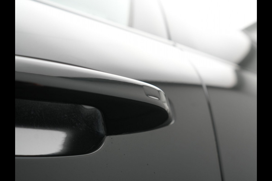 Volvo XC40 Recharge Ultimate 69 kWh 232pk Dealer O.H | Trekhaak Af Fabriek | Panodak | 360 Camera | Harman / Kardon | Adaptive Cruise | Alcantara Sportstoelen Memory & Verwarmd | Keyless | Apple Carplay | Pilot Assist | Google Assistant & Maps  Virtual | Navigatie | DAB | 19"L.M |