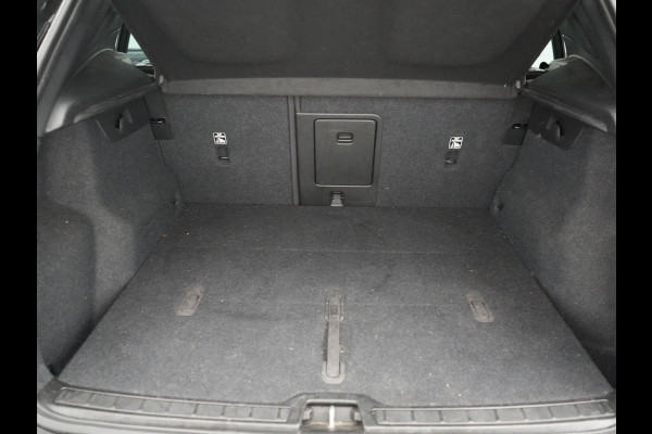 Volvo XC40 Recharge Ultimate 69 kWh 232pk Dealer O.H | Trekhaak Af Fabriek | Panodak | 360 Camera | Harman / Kardon | Adaptive Cruise | Alcantara Sportstoelen Memory & Verwarmd | Keyless | Apple Carplay | Pilot Assist | Google Assistant & Maps  Virtual | Navigatie | DAB | 19"L.M |