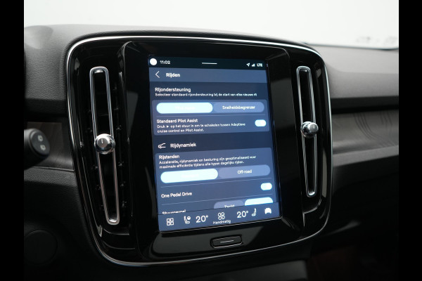 Volvo XC40 Recharge Ultimate 69 kWh 232pk Dealer O.H | Trekhaak Af Fabriek | Panodak | 360 Camera | Harman / Kardon | Adaptive Cruise | Alcantara Sportstoelen Memory & Verwarmd | Keyless | Apple Carplay | Pilot Assist | Google Assistant & Maps  Virtual | Navigatie | DAB | 19"L.M |