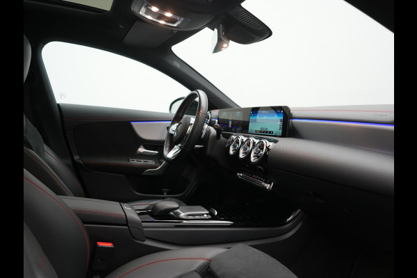 Mercedes-Benz CLA-Klasse Shooting Brake 200 Business Solution AMG 164pk Dealer O.H. | Panodak | Camera | Multi Beam LED | Alcantara Sportstoelen Memory & Verwarmd | Sfeerverlichting | Keyless | Apple Carplay | Cruise Control | Navigatie | DAB |
