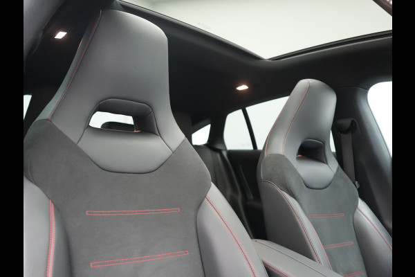 Mercedes-Benz CLA-Klasse Shooting Brake 200 Business Solution AMG 164pk Dealer O.H. | Panodak | Camera | Multi Beam LED | Alcantara Sportstoelen Memory & Verwarmd | Sfeerverlichting | Keyless | Apple Carplay | Cruise Control | Navigatie | DAB |