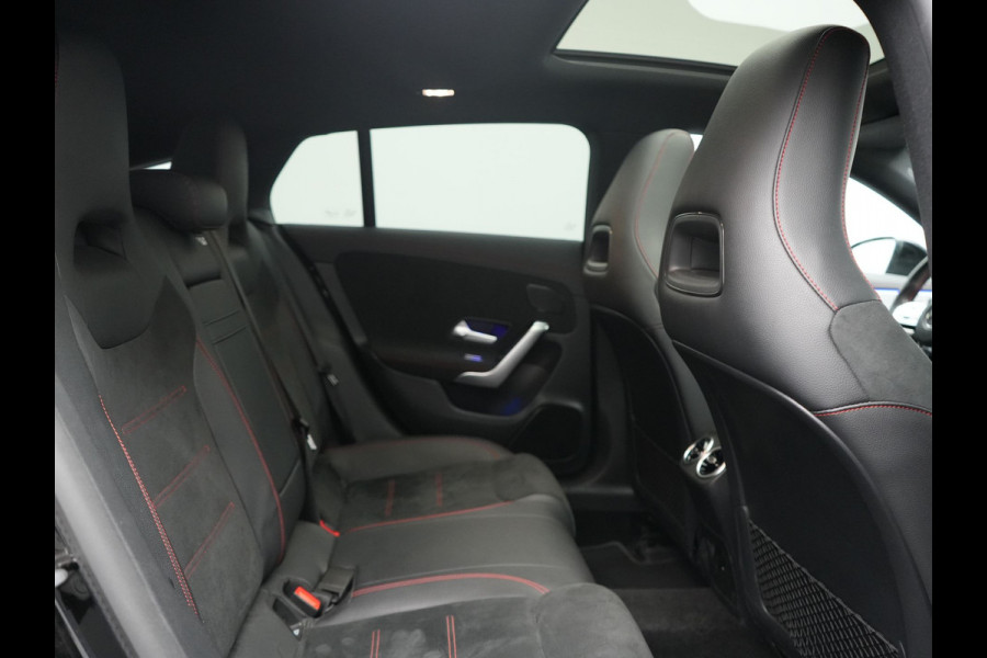 Mercedes-Benz CLA-Klasse Shooting Brake 200 Business Solution AMG 164pk Dealer O.H. | Panodak | Camera | Multi Beam LED | Alcantara Sportstoelen Memory & Verwarmd | Sfeerverlichting | Keyless | Apple Carplay | Cruise Control | Navigatie | DAB |