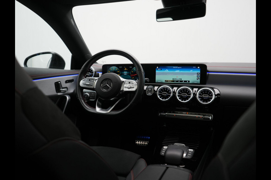 Mercedes-Benz CLA-Klasse Shooting Brake 200 Business Solution AMG 164pk Dealer O.H. | Panodak | Camera | Multi Beam LED | Alcantara Sportstoelen Memory & Verwarmd | Sfeerverlichting | Keyless | Apple Carplay | Cruise Control | Navigatie | DAB |