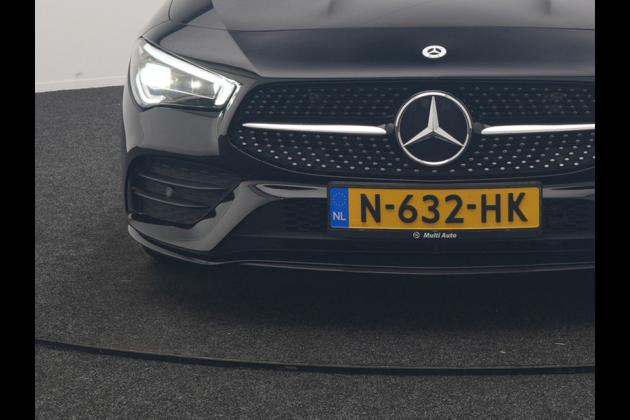 Mercedes-Benz CLA-Klasse Shooting Brake 200 Business Solution AMG 164pk Dealer O.H. | Panodak | Camera | Multi Beam LED | Alcantara Sportstoelen Memory & Verwarmd | Sfeerverlichting | Keyless | Apple Carplay | Cruise Control | Navigatie | DAB |