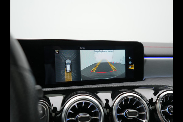 Mercedes-Benz CLA-Klasse Shooting Brake 200 Business Solution AMG 164pk Dealer O.H. | Panodak | Camera | Multi Beam LED | Alcantara Sportstoelen Memory & Verwarmd | Sfeerverlichting | Keyless | Apple Carplay | Cruise Control | Navigatie | DAB |