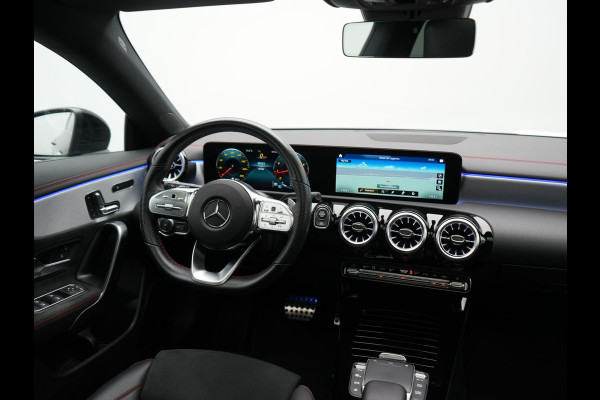 Mercedes-Benz CLA-Klasse Shooting Brake 200 Business Solution AMG 164pk Dealer O.H. | Panodak | Camera | Multi Beam LED | Alcantara Sportstoelen Memory & Verwarmd | Sfeerverlichting | Keyless | Apple Carplay | Cruise Control | Navigatie | DAB |