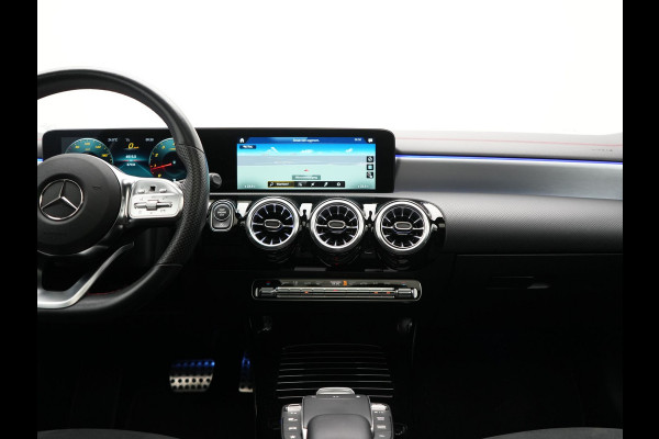 Mercedes-Benz CLA-Klasse Shooting Brake 200 Business Solution AMG 164pk Dealer O.H. | Panodak | Camera | Multi Beam LED | Alcantara Sportstoelen Memory & Verwarmd | Sfeerverlichting | Keyless | Apple Carplay | Cruise Control | Navigatie | DAB |