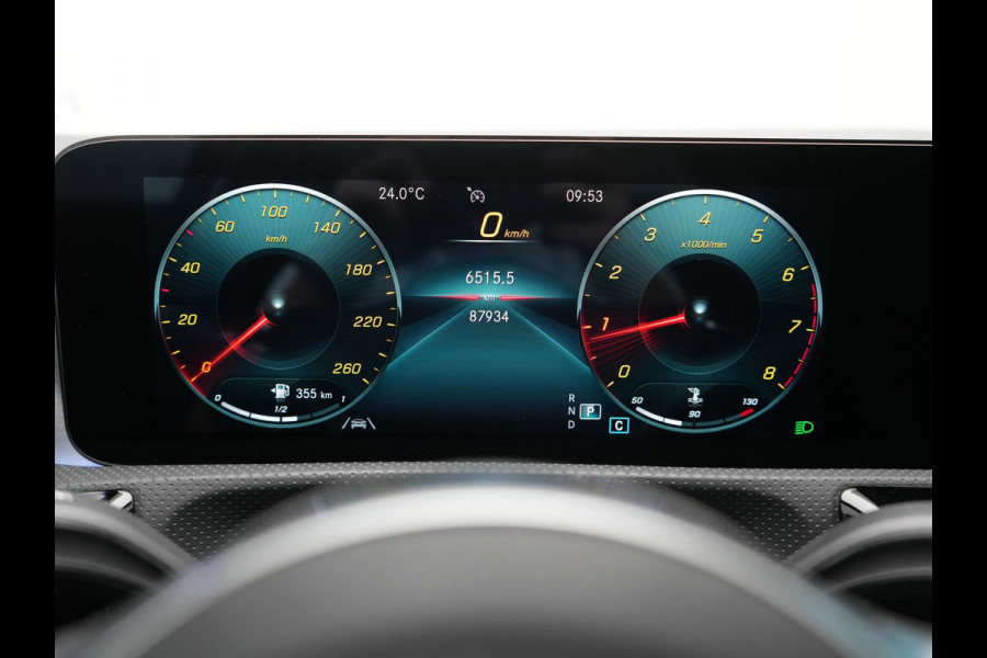 Mercedes-Benz CLA-Klasse Shooting Brake 200 Business Solution AMG 164pk Dealer O.H. | Panodak | Camera | Multi Beam LED | Alcantara Sportstoelen Memory & Verwarmd | Sfeerverlichting | Keyless | Apple Carplay | Cruise Control | Navigatie | DAB |