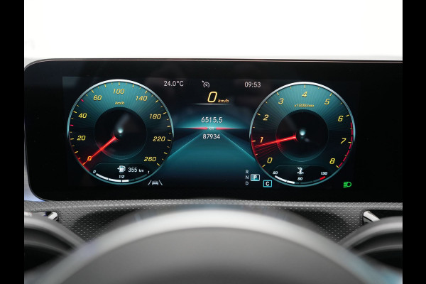 Mercedes-Benz CLA-Klasse Shooting Brake 200 Business Solution AMG 164pk Dealer O.H. | Panodak | Camera | Multi Beam LED | Alcantara Sportstoelen Memory & Verwarmd | Sfeerverlichting | Keyless | Apple Carplay | Cruise Control | Navigatie | DAB |