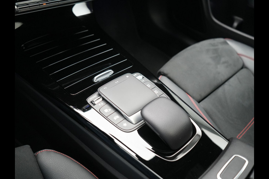 Mercedes-Benz CLA-Klasse Shooting Brake 200 Business Solution AMG 164pk Dealer O.H. | Panodak | Camera | Multi Beam LED | Alcantara Sportstoelen Memory & Verwarmd | Sfeerverlichting | Keyless | Apple Carplay | Cruise Control | Navigatie | DAB |