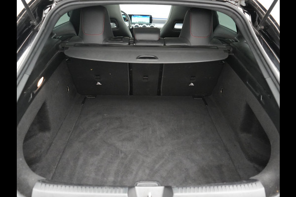 Mercedes-Benz CLA-Klasse Shooting Brake 200 Business Solution AMG 164pk Dealer O.H. | Panodak | Camera | Multi Beam LED | Alcantara Sportstoelen Memory & Verwarmd | Sfeerverlichting | Keyless | Apple Carplay | Cruise Control | Navigatie | DAB |