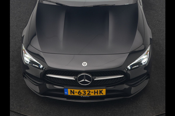 Mercedes-Benz CLA-Klasse Shooting Brake 200 Business Solution AMG 164pk Dealer O.H. | Panodak | Camera | Multi Beam LED | Alcantara Sportstoelen Memory & Verwarmd | Sfeerverlichting | Keyless | Apple Carplay | Cruise Control | Navigatie | DAB |
