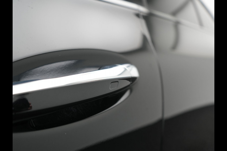 Mercedes-Benz CLA-Klasse Shooting Brake 200 Business Solution AMG 164pk Dealer O.H. | Panodak | Camera | Multi Beam LED | Alcantara Sportstoelen Memory & Verwarmd | Sfeerverlichting | Keyless | Apple Carplay | Cruise Control | Navigatie | DAB |
