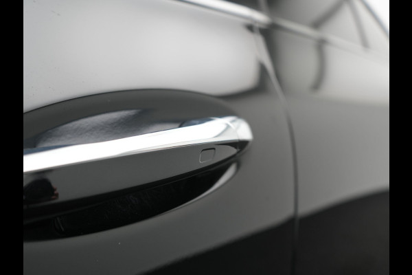 Mercedes-Benz CLA-Klasse Shooting Brake 200 Business Solution AMG 164pk Dealer O.H. | Panodak | Camera | Multi Beam LED | Alcantara Sportstoelen Memory & Verwarmd | Sfeerverlichting | Keyless | Apple Carplay | Cruise Control | Navigatie | DAB |